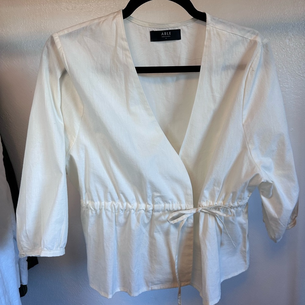 Able size medium cream white top